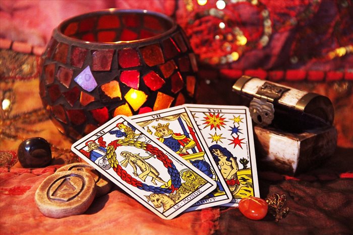 Apprendre à tirer les cartes de manière ludique avec Barbara