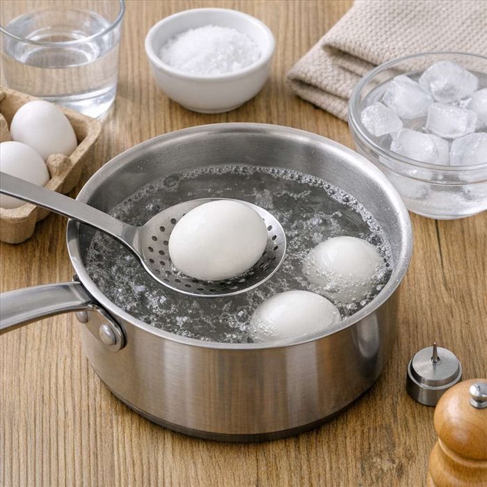 Comment cuire un œuf dur sans que la coquille éclate ? | Méthode simple