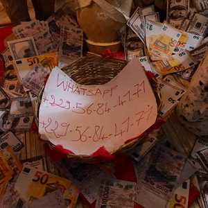 VRAI PORTE MONNAIE MAGIQUE D'ARGENT +229 56 84 41 71, un confiseur à Forcalquier