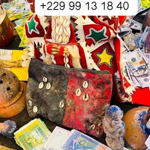 RITUEL ET CONDITION DU  PORTEFEUILLE MAGIQUE A DISTANCE +229 99 13 18 40  EXPLICATIONS DU PORTE MONNAIE MAGIC AU CONGO KINSHASA, un vendeur en magasin bio à Paris